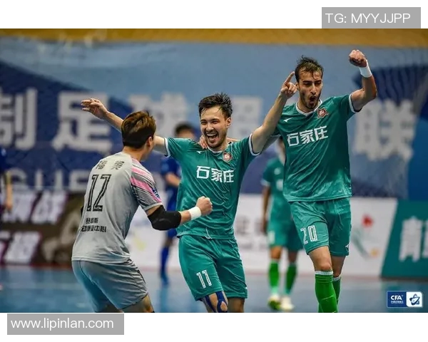 成都足球队强势领跑冠军赛积分榜积73分展现夺冠实力 成都足球队强势领跑冠军赛积分榜积73分展现夺冠实力